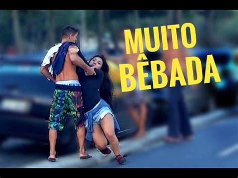 Bêbada dando o cu a força